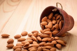 8 motive să consumi 4 migdale în fiecare zi