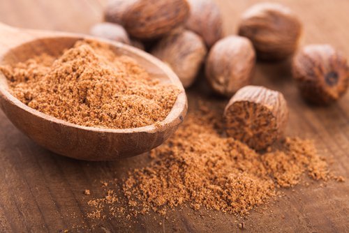 Nucile pe lista de alimente care combat anxietatea