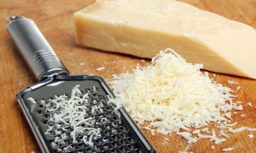 Parmezanul pe lista de alimente bogate în proteine