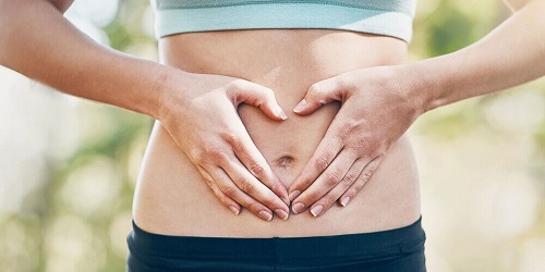 Poziția corectă de a sta pe toaletă ca să îți golești mai ușor intestinele