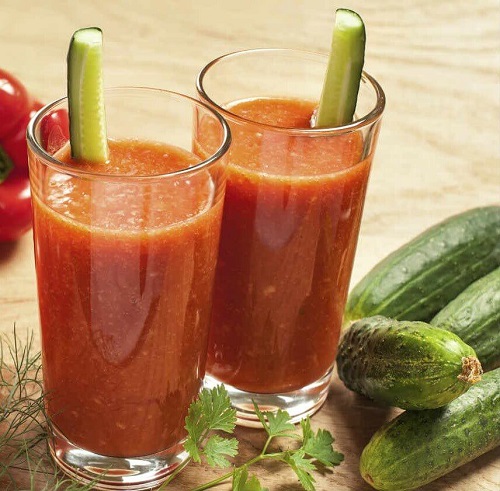 Smoothie-uri detoxifiante cu castravete și roșii