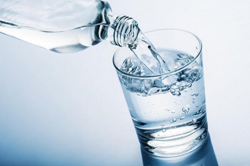 Trucuri ca să te menții sănătoasă la menopauză precum hidratarea