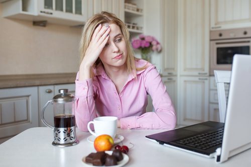 Trucuri pentru a dormi bine și a preveni oboseala prin consumul de cafea