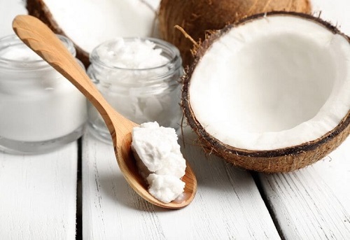 Uleiul de cocos pe lista de uleiuri vegetale pentru gene frumoase
