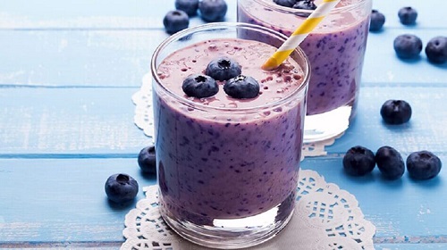 Afine în smoothie-uri sănătoase pentru micul dejun