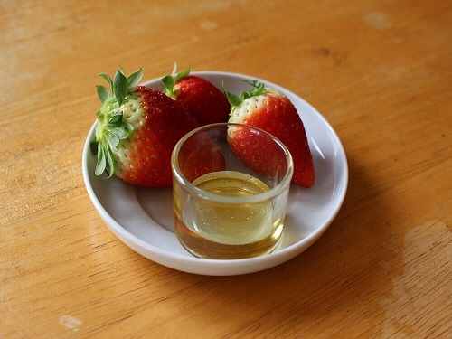 Căpșuni incluse în tratamente cu ulei de măsline pentru piele