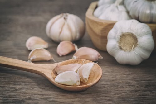 Cum să stimulezi producția de colagen prin consumul de usturoi