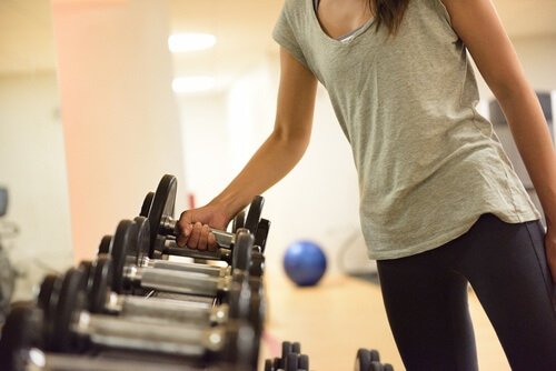 Greutăți mai mari sau mai multe repetări pentru a căpăta forță musculară