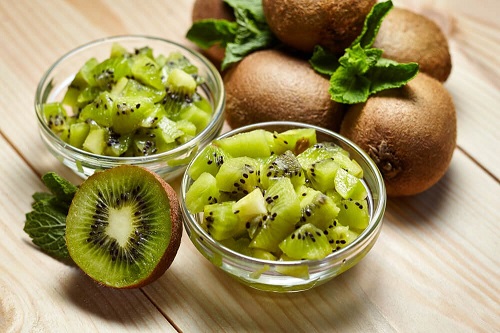Kiwi pe lista de fructe care ard grăsimi