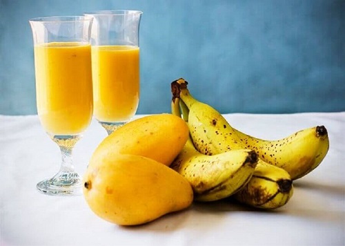 Smoothie cu mango și banană