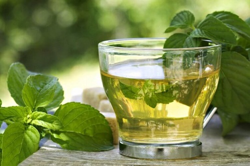 Mentă în băuturi cu ceai verde pentru slăbit