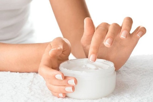 Motive pentru care ai unghiile fragile precum deshidratarea