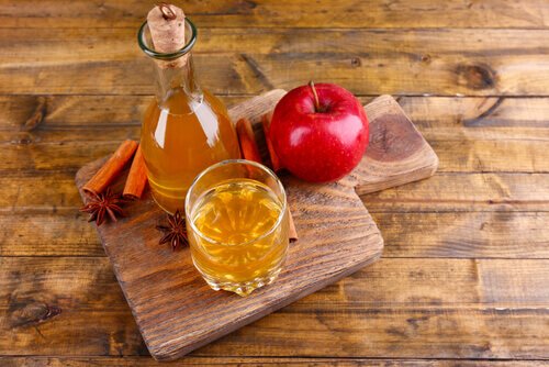 Remedii naturale pentru mirosul vaginal neplăcut precum oțetul de mere