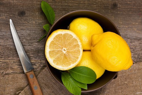 Cum se prepară remediu natural cu virnanț și lămâie care elimină toxinele