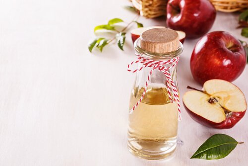Tratamente faciale naturale pentru ten strălucitor cu oțet de mere