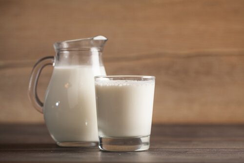 Tratamente naturiste pentru insomnie precum laptele