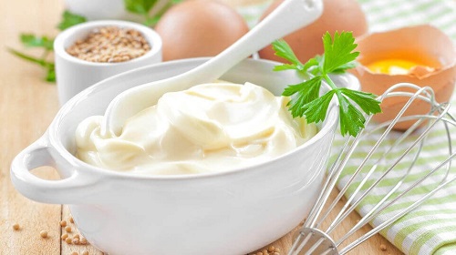 Alimente bogate în colesterol rău precum maioneza
