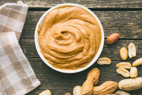 Alimente bogate în Omega 3 precum untul de arahide