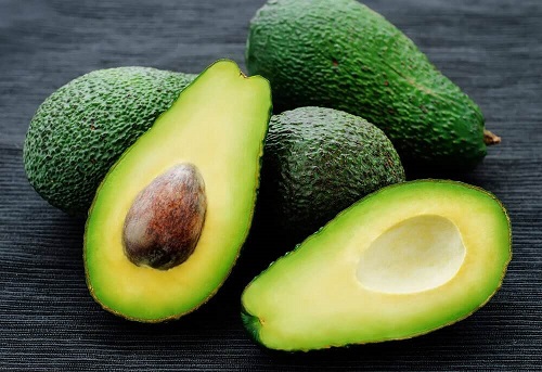 Avocado pentru rețetă de guacamole făcut în casă