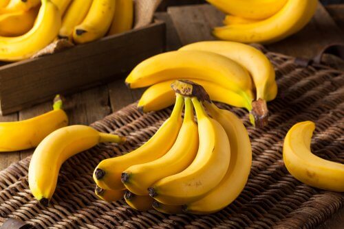 Bananele pe lista de fructe de evitat pentru a pierde în greutate