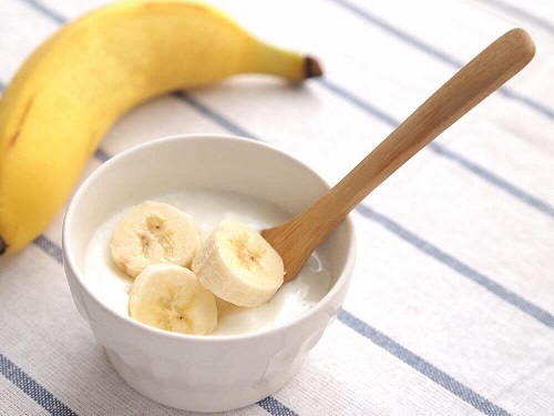 Bananele și iaurtul ca remedii naturale pentru psoriazisul scalpului