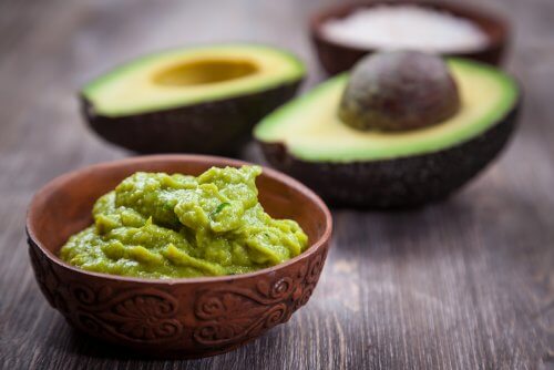 Guacamole preparat cu fructe de evitat pentru a pierde în greutate