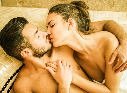 Sfaturi pentru a face sex în apă privind posibilitatea de a rămâne însărcinată