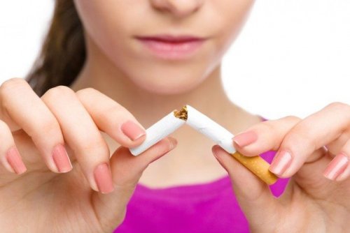 Simptomele astmului pot fi ținute sub control evitând consumul de țigări