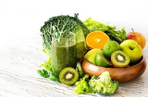 Smoothie preparat cu alimente recomandate persoanelor cu anxietate