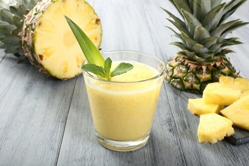 Smoothie cu ananas și ghimbir la micul dejun