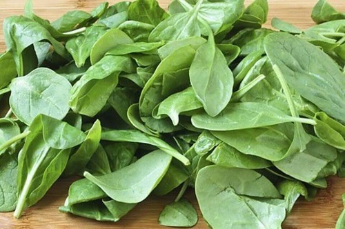 Alimente pentru creșterea masei musculare cu frunze verzi