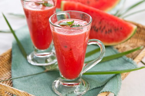 Băuturi detoxifiante care ajută la slăbit cu pepene roșu