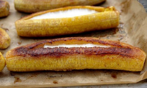 Brânză inclusă în umpluturi pentru bananele plantain prăjite
