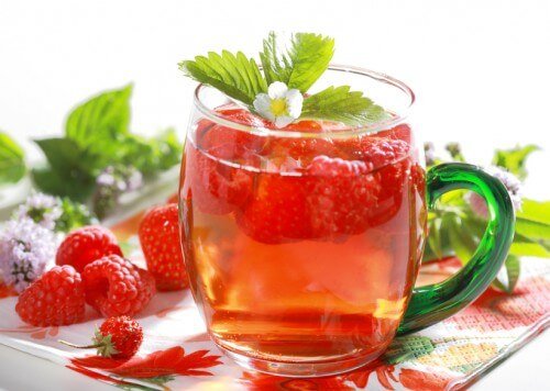 10 bauturi detoxifiante facute in casa, care te ajuta sa slabesti