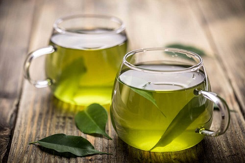 Ceaiul verde inclus într-o dietă pentru persoanele cu ficat gras