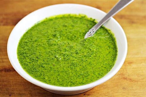 Cum se prepară sosul chimichurri cu pătrunjel