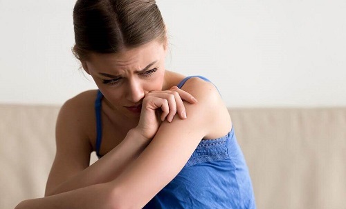 Efectele lipsei de afecțiune în copilărie la adolescenți
