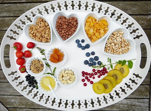 Fructe incluse într-o dietă ideală pentru a slăbi la menopauză