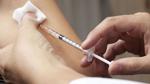 Injecție cu noul vaccin împotriva HIV/SIDA