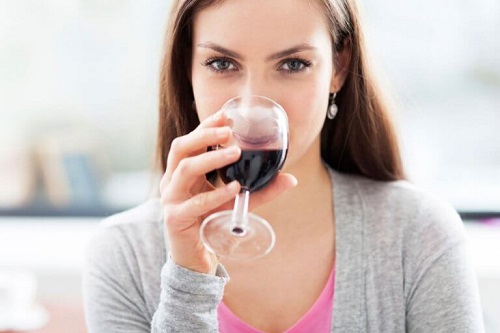 Motive pentru a bea vin roșu precum mărirea nivelului de energie