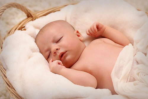 8 obiceiuri greșite în îngrijirea bebelușilor