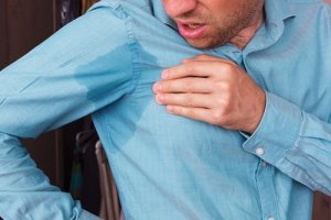 5 remedii pentru prevenirea transpirației la subraț