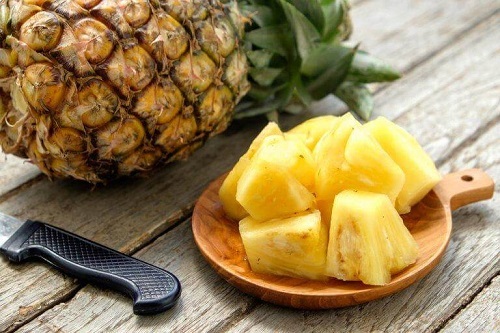 Ingrediente pentru smoothie cu țelină și ananas fără chimicale