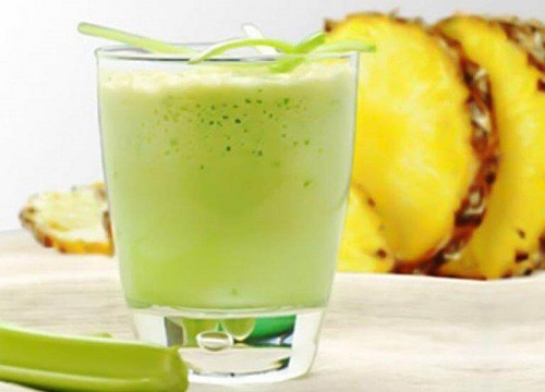 Smoothie cu țelină și ananas 100% natural