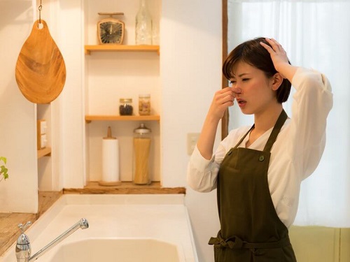 Mirosurile neplăcute din bucătărie – 10 trucuri utile