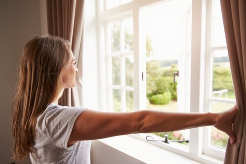 Trucuri pentru curățarea geamurilor pe interior