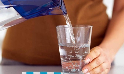 Beneficiile consumului de apă la femei