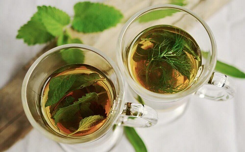 Ceaiul de fenicul pe lista de ceaiuri pentru combaterea gazelor intestinale