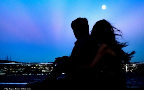 Efectele lunii asupra oamenilor în ceea ce privește relațiile amoroase
