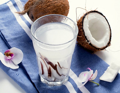 Laxative naturale împotriva constipației pe bază de apă de cocos